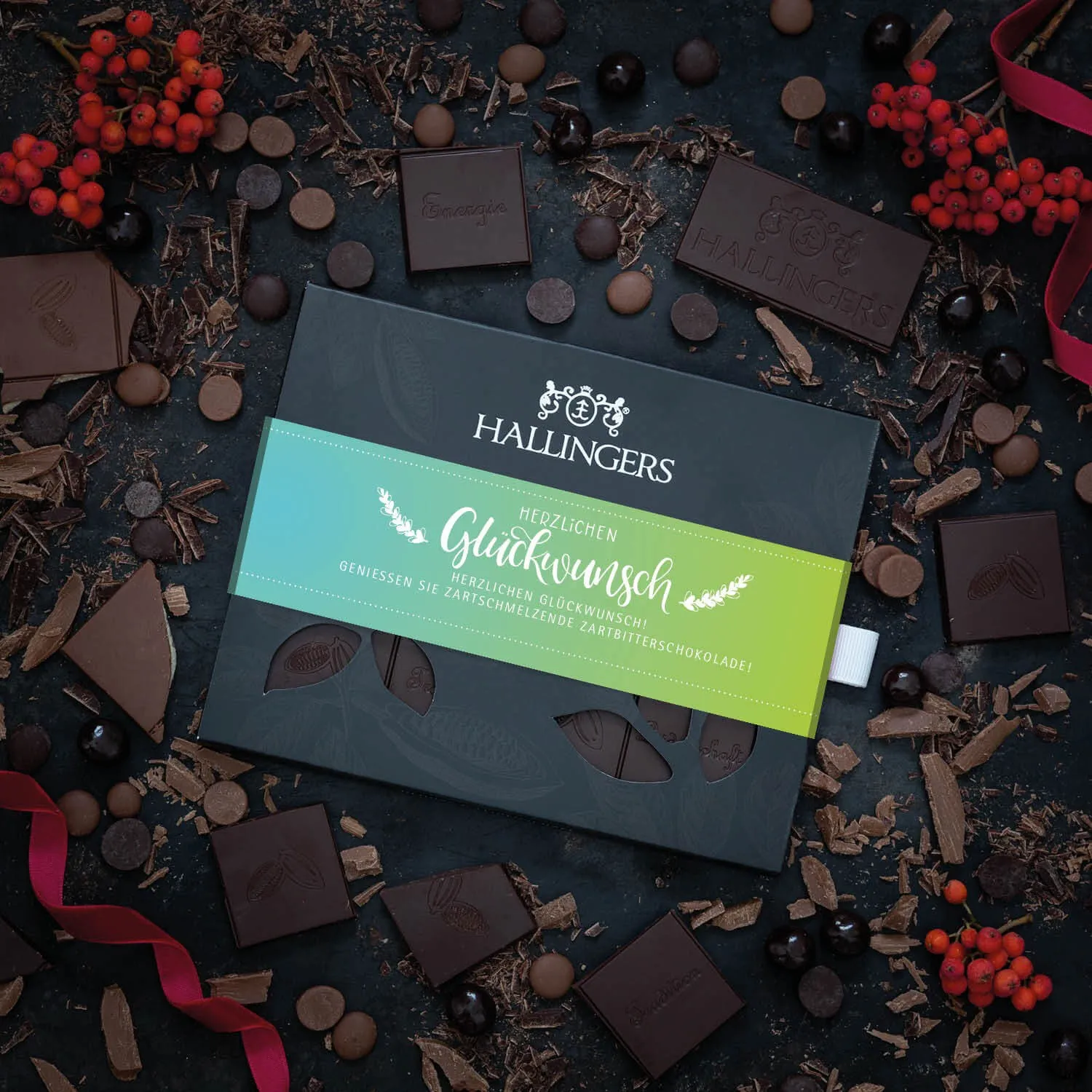 VEGANE SCHOKOLADE OHNE ALKOHOL - 10 handgeschöpfte Tafeln aus feinstem Confiserie-Edelkakao, veganer Schokoladengenuss und stilvoll verpackt im hochwertigen Karton. Die besondere Geschenkidee für Genießer & süße Genussmomente