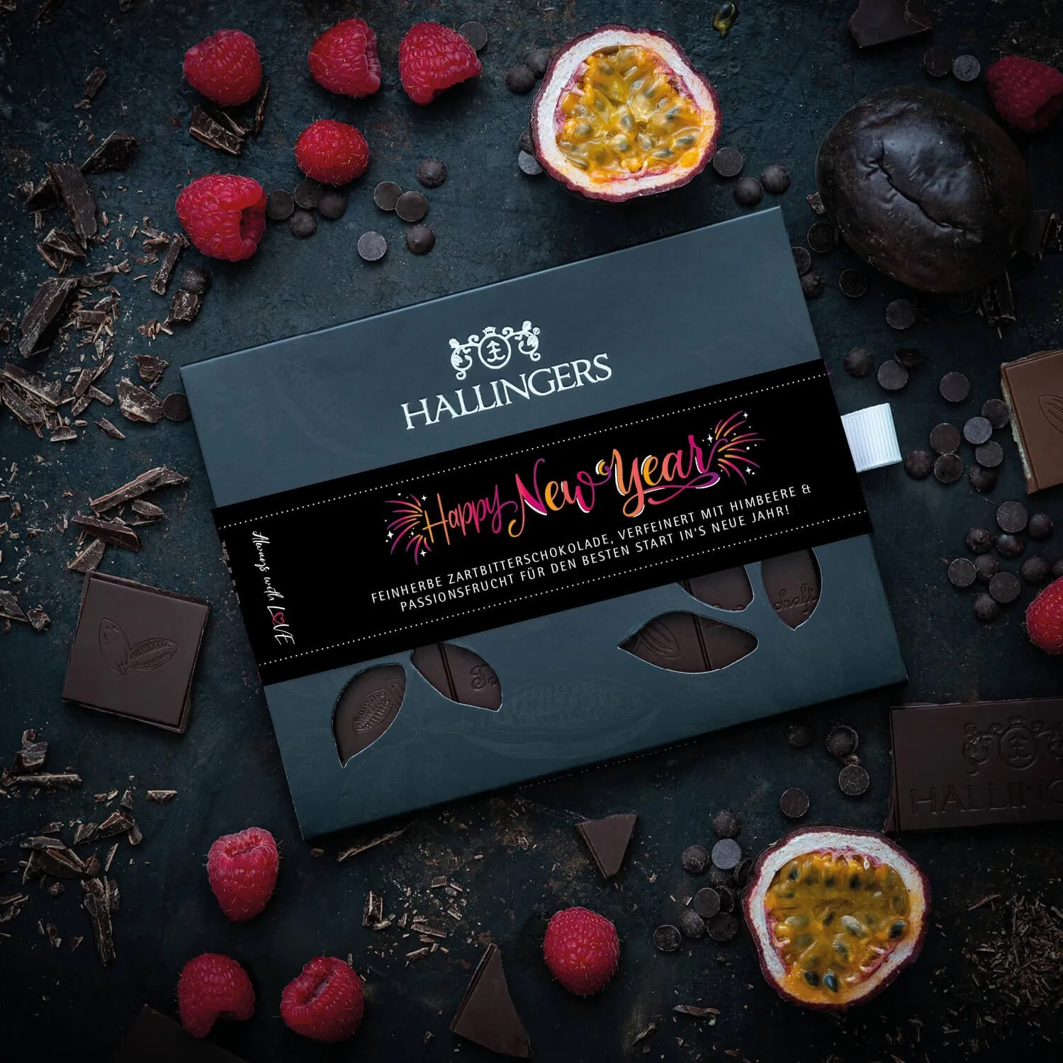 VEGANE SCHOKOLADE OHNE ALKOHOL - 10 handgeschöpfte Tafeln aus feinstem Confiserie-Edelkakao, veganer Schokoladengenuss und stilvoll verpackt im hochwertigen Karton. Die besondere Geschenkidee für Genießer & süße Genussmomente
