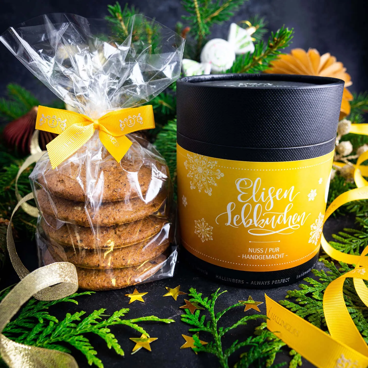ELISEN-LEBKUCHEN IN DER GESCHENKDOSE - 5 saftige handgemachte Elisen-Lebkuchen mit hohem Kernanteil, stilvoll verpackt in einer edlen Geschenk-Dose. Die besondere Geschenkidee für winterliche Genussmomente & die Weihnachtszeit