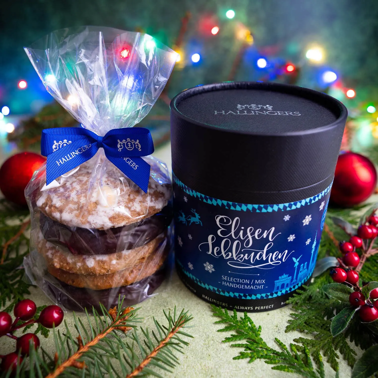 ELISEN-LEBKUCHEN MIX IN DER GESCHENKDOSE - 5 saftige handgemachte Elisen-Lebkuchen mit hohem Kernanteil im abwechslungsreichen Mix, stilvoll verpackt in einer edlen Geschenk-Dose. Die besondere Geschenkidee für winterliche Genussmomente