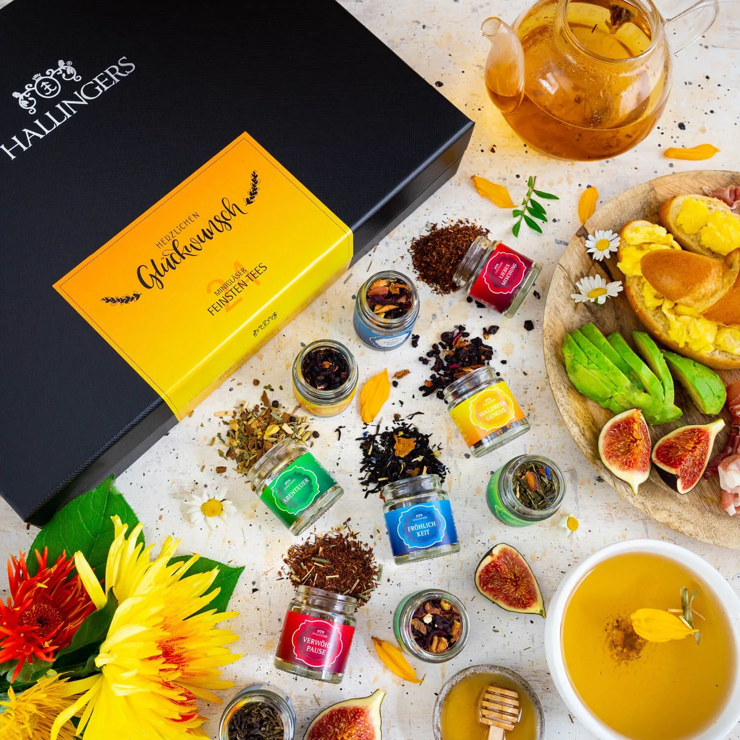 TEE SET IN DER GESCHENKBOX - 24 Sorten premium loser Tee als exklusives Probierset, stilvoll verpackt in einer edlen Geschenkbox mit Rezept-Booklet. Die besondere Geschenkidee für Teeliebhaber, Genießer & entspannte Wohlfühlmomente