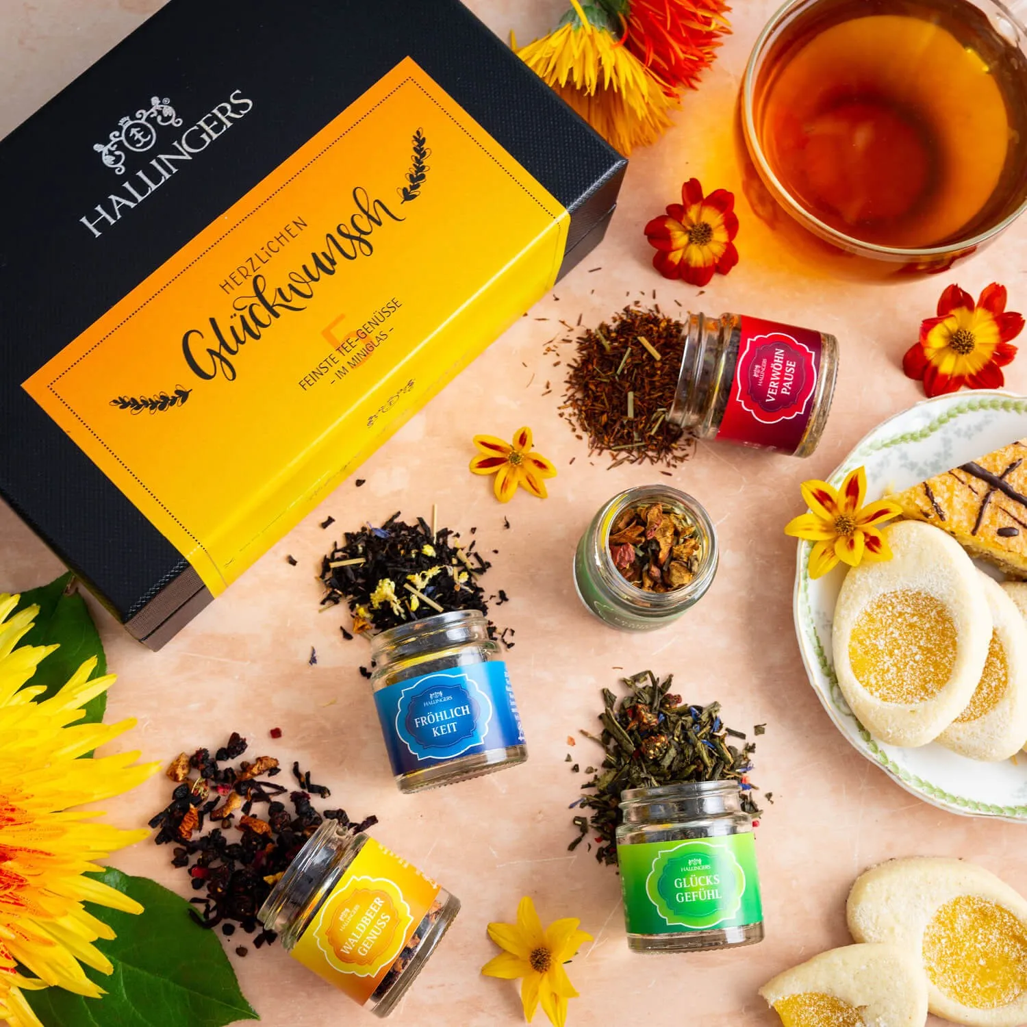 TEE SET IN DER GESCHENKBOX - 5 Sorten premium loser Tee als exklusives Probierset, stilvoll verpackt in einer edlen Geschenkbox mit Rezept-Booklet. Die besondere Geschenkidee für Teeliebhaber, Genießer & entspannte Wohlfühlmomente