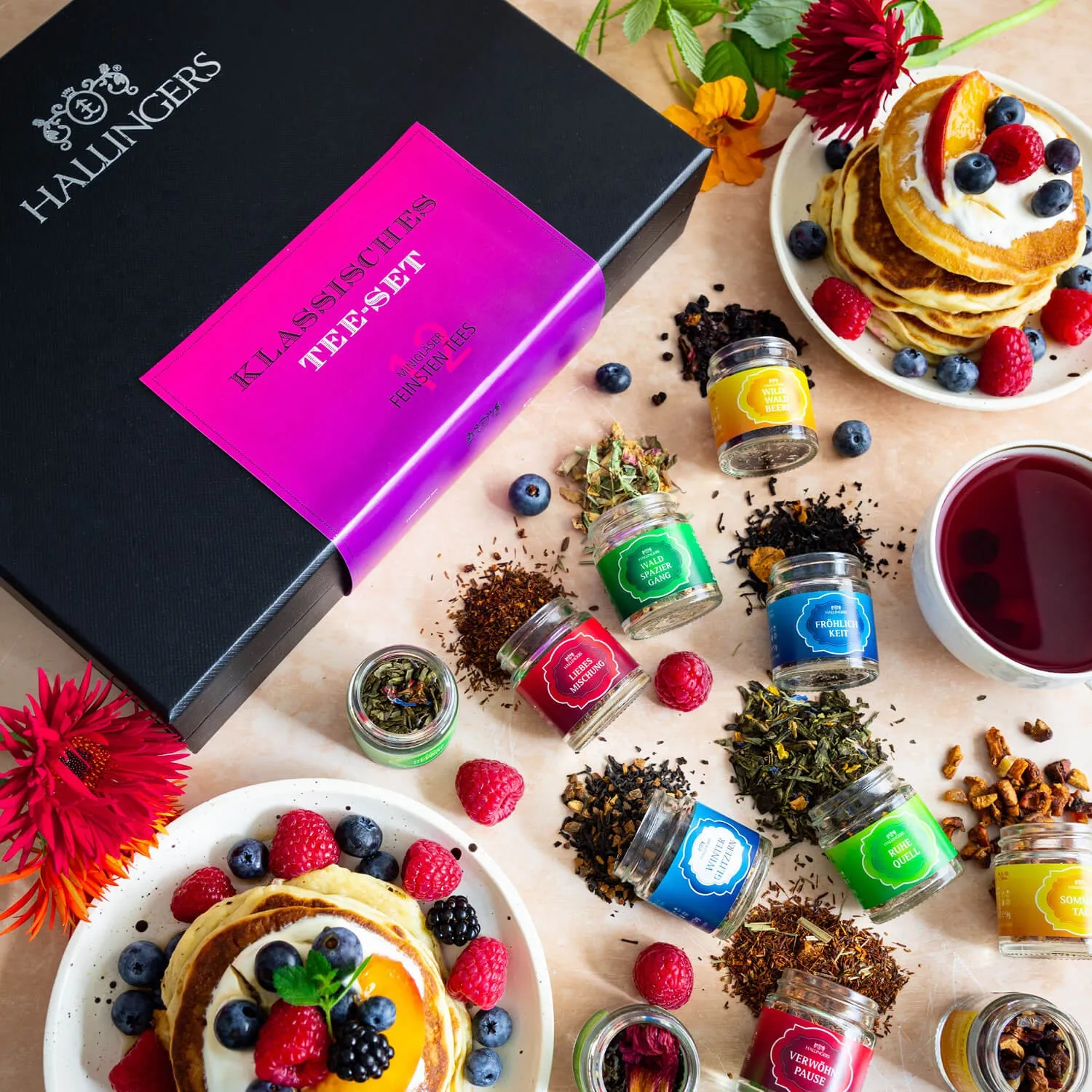 TEE SET IN DER GESCHENKBOX - 12 Sorten premium loser Tee als exklusives Probierset, stilvoll verpackt in einer edlen Geschenkbox mit Rezept-Booklet. Die besondere Geschenkidee für Teeliebhaber, Genießer & entspannte Wohlfühlmomente