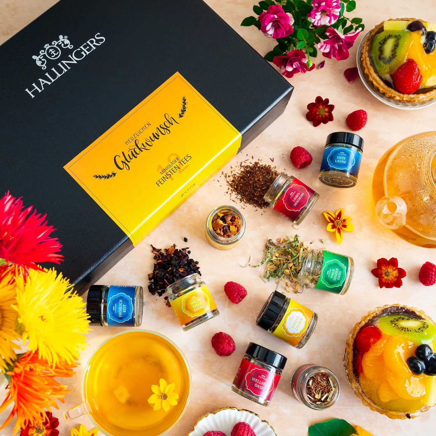 TEE SET IN DER GESCHENKBOX - 12 Sorten premium loser Tee als exklusives Probierset, stilvoll verpackt in einer edlen Geschenkbox mit Rezept-Booklet. Die besondere Geschenkidee für Teeliebhaber, Genießer & entspannte Wohlfühlmomente