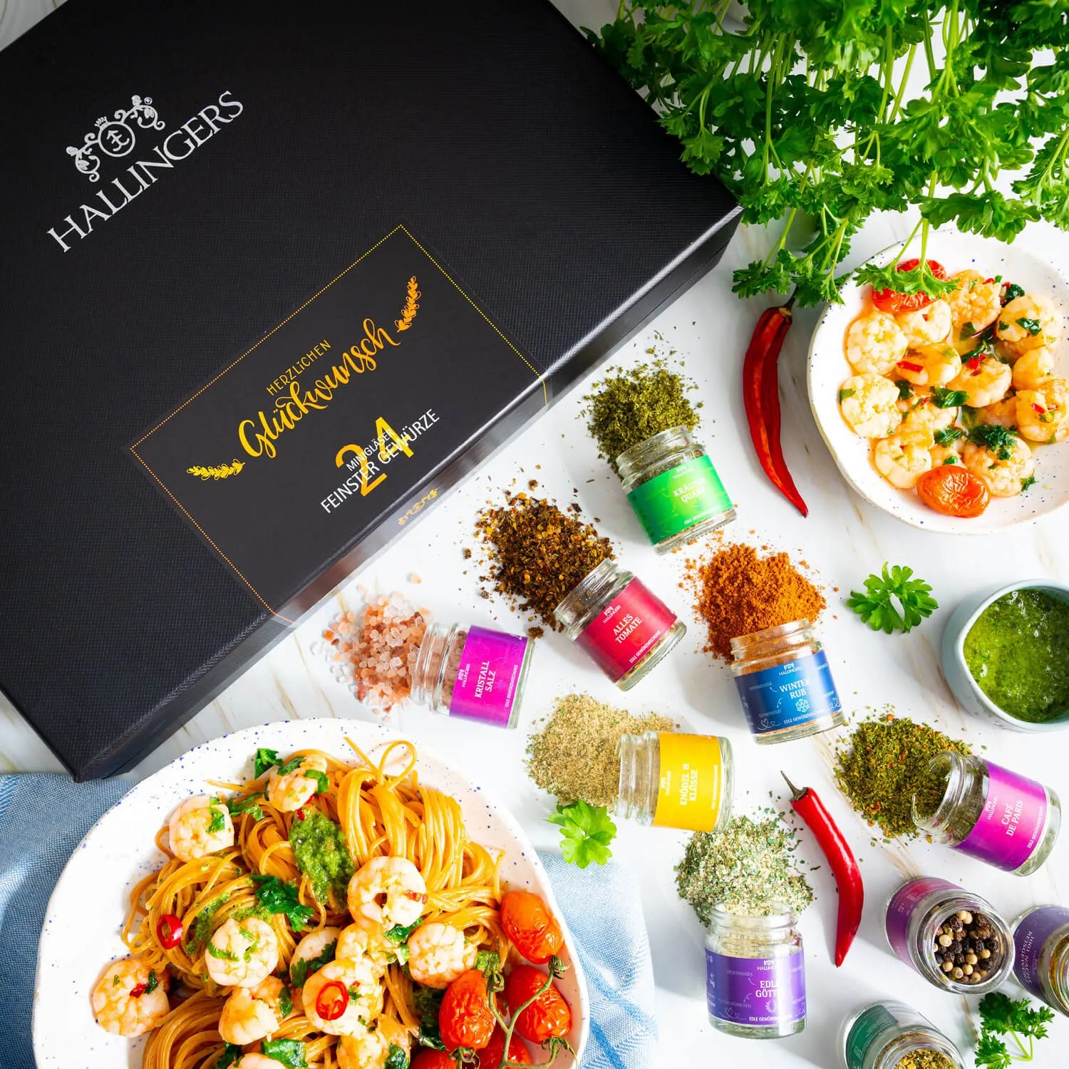 GEWÜRZ SET IN DER GESCHENKBOX - 24 Gewürze aus aller Welt als exklusive Gourmet-Selektion, stilvoll verpackt in einer hochwertigen Geschenkbox mit Rezept-Booklet. Die besondere Geschenkidee für Feinschmecker, Hobbyköche & Genussmomente