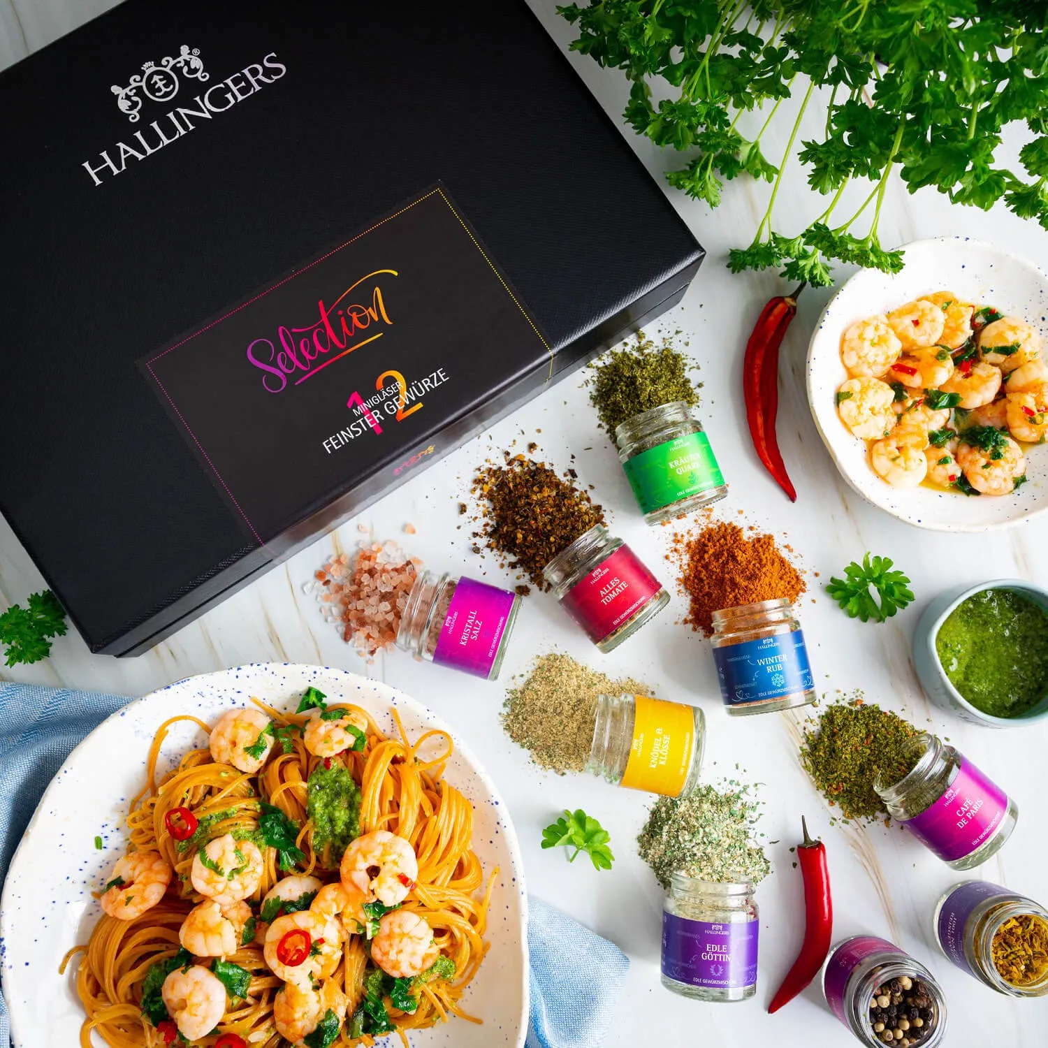 GEWÜRZ SET IN DER GESCHENKBOX - 12 Gewürze aus aller Welt als exklusive Gourmet-Selektion, stilvoll verpackt in einer hochwertigen Geschenkbox mit Rezept-Booklet. Die besondere Geschenkidee für Feinschmecker, Hobbyköche & Genussmomente