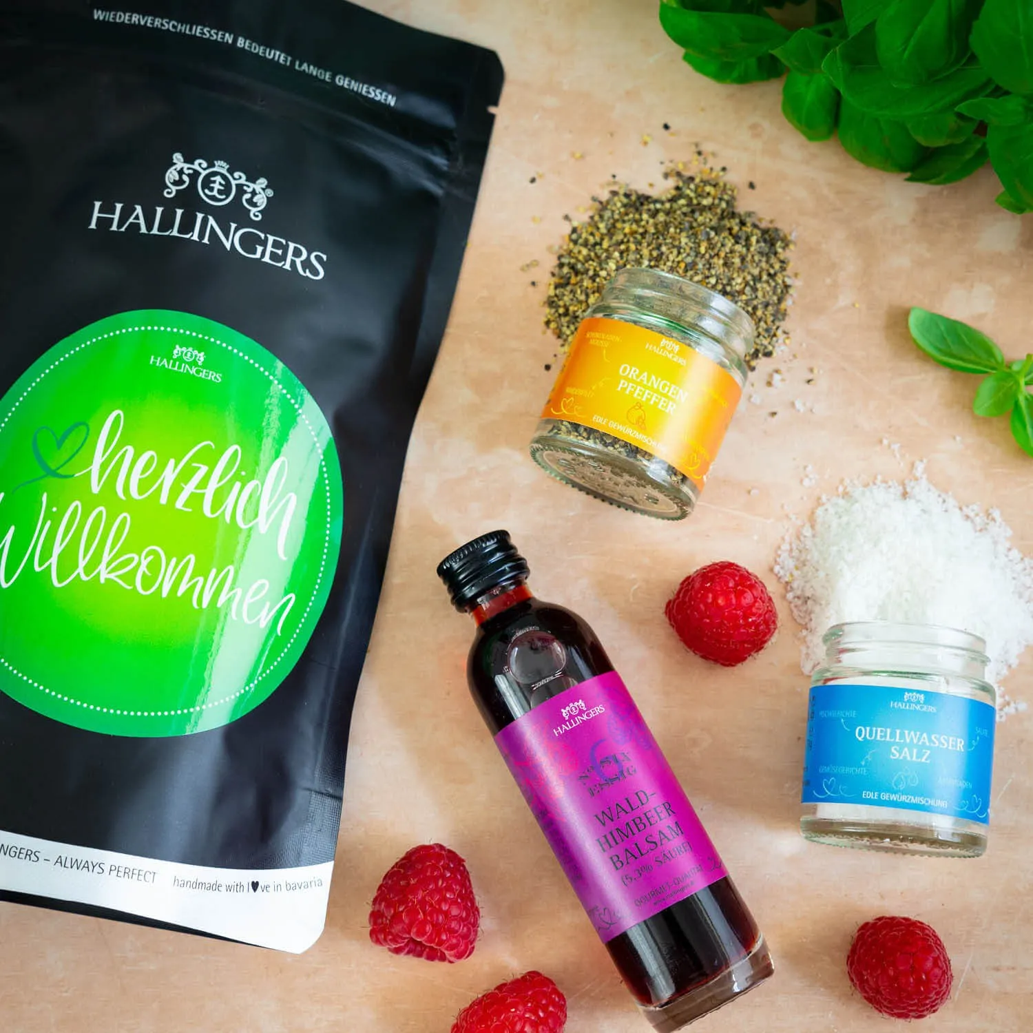 Herzlich willkommen (kleiner Willkommensgruß Pfeffer, Salz & Himbeerbalsam) - Feinkost-Set, Gourmet-Auswahl Wundertüte